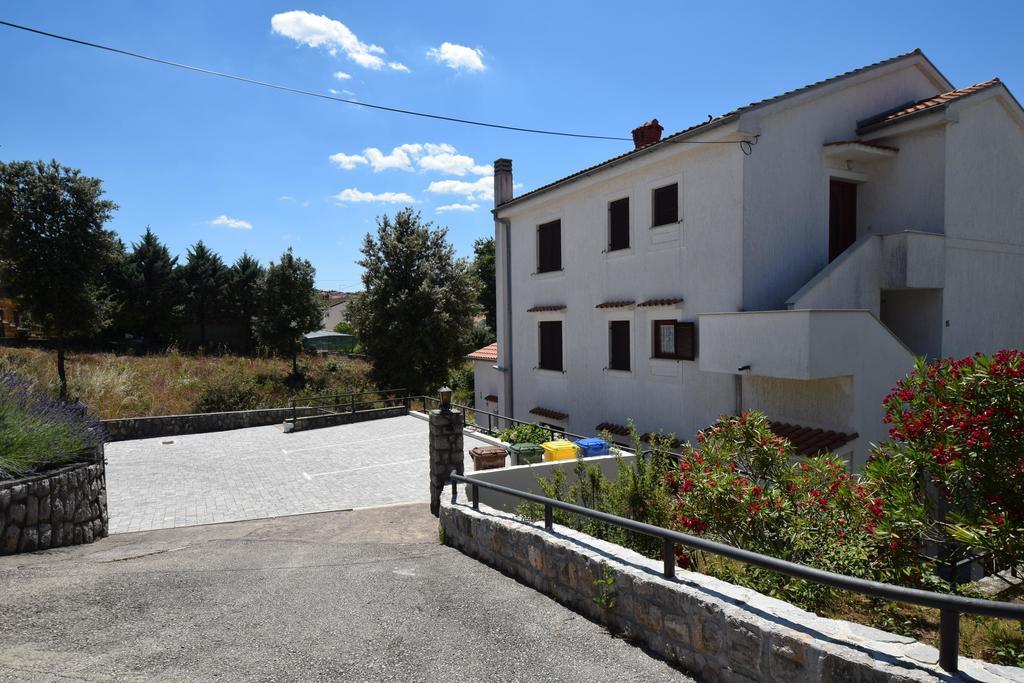 Apartments Drago Malinska Buitenkant foto